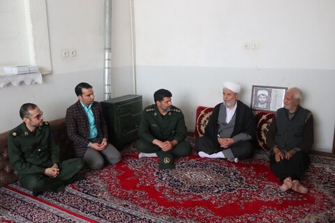 تصاویر/ دیدار جمعی از مسئولان استان یزد با خانواده‌های شهدا