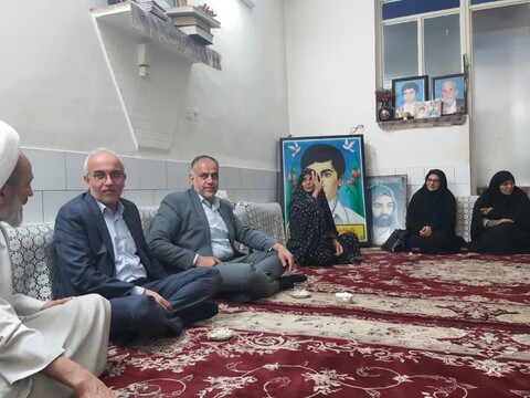 تصاویر/ دیدار جمعی از مسئولان استان یزد با خانواده‌های شهدا