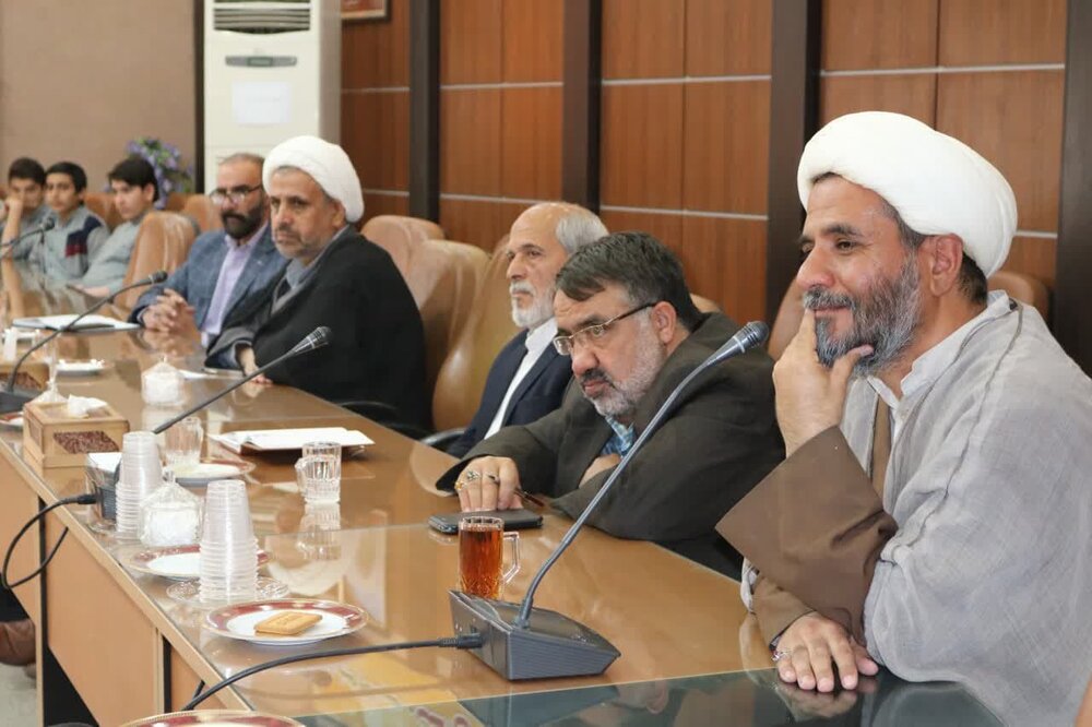 ثبت تاریخ دریافت نامه امام خامنه ای به دانش آموزان اشکذری در تقویم فرهنگی + عکس