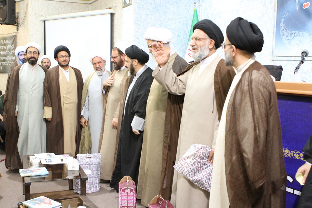 از انتقادات سازنده استقبال می کنیم