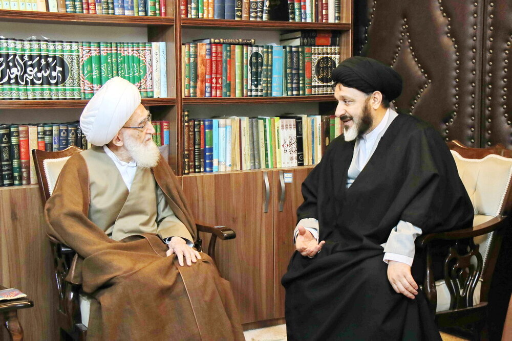 धार्मिक छात्रों की सेवा इस समय के इमाम (अ) की सेवा है: आयतुल्लाहिल उज़्मा नूरी हमदानी