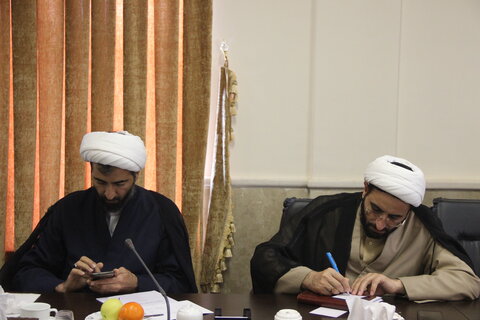 تصاویر / نشست مدیر حوزه علمیه استان قزوین با مدیران مدارس علمیه قزوین