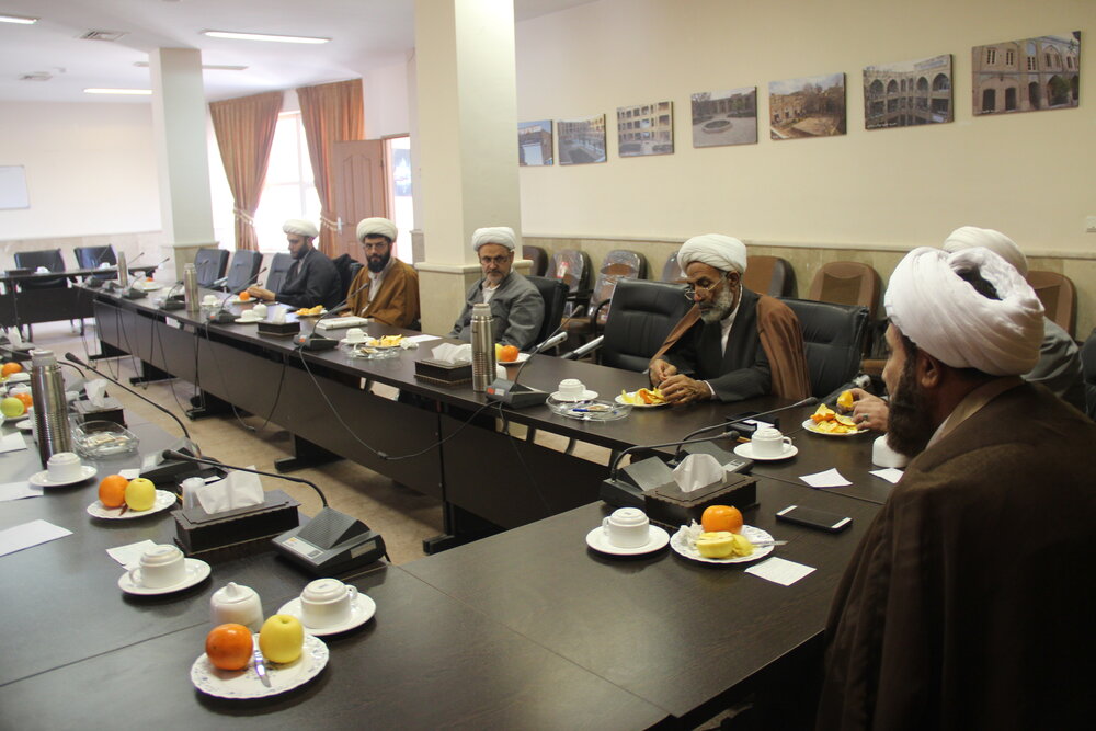 تبلیغ چهره به چهره بهترین شیوه جذب افراد به حوزه علمیه است