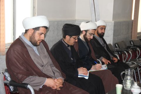 تصاویر / نشست مدیر حوزه علمیه استان قزوین با ائمه جماعات وروحانیون شهرستان آوج وآبگرم قزوین