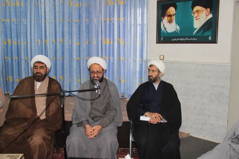 تصاویر / نشست مدیر حوزه علمیه استان قزوین با ائمه جماعات وروحانیون شهرستان آوج وآبگرم قزوین