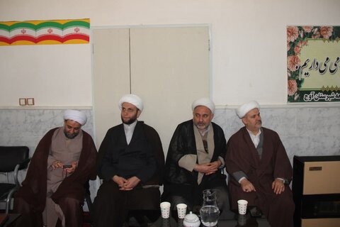 تصاویر / نشست مدیر حوزه علمیه استان قزوین با ائمه جماعات وروحانیون شهرستان آوج وآبگرم قزوین
