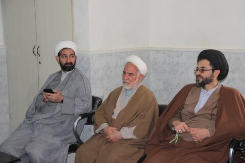 تصاویر / نشست مدیر حوزه علمیه استان قزوین با ائمه جماعات وروحانیون شهرستان آوج وآبگرم قزوین
