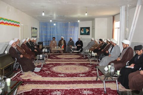 تصاویر / نشست مدیر حوزه علمیه استان قزوین با ائمه جماعات وروحانیون شهرستان آوج وآبگرم قزوین