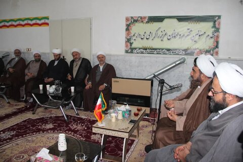 تصاویر / نشست مدیر حوزه علمیه استان قزوین با ائمه جماعات وروحانیون شهرستان آوج وآبگرم قزوین
