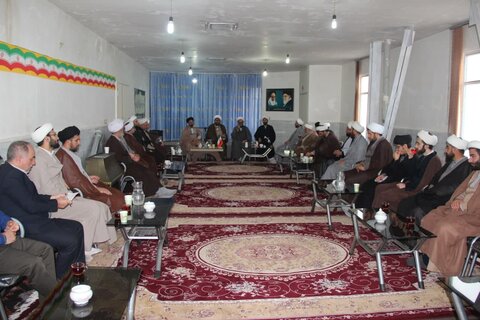 تصاویر / نشست مدیر حوزه علمیه استان قزوین با ائمه جماعات وروحانیون شهرستان آوج وآبگرم قزوین