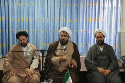 تصاویر / نشست مدیر حوزه علمیه استان قزوین با ائمه جماعات وروحانیون شهرستان آوج وآبگرم قزوین