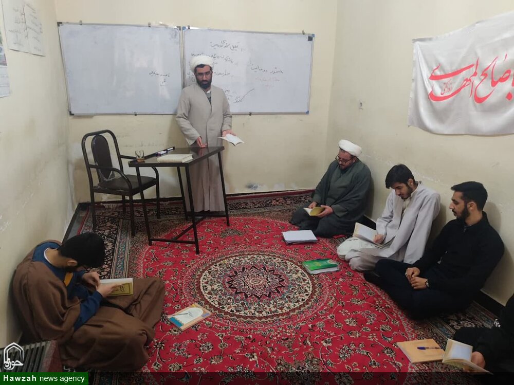 برگزاری سلسله جلسات بازخوانی منشور روحانیت در مدرسه علمیه امام خمینی(ره) نهاوند
