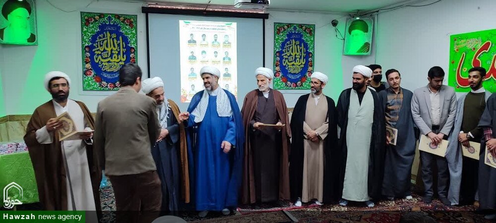 از ممتازین قرآنی مدرسه علمیه امام خمینی(ره) نهاوند تجلیل شد + عکس