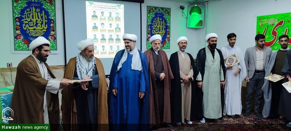 از ممتازین قرآنی مدرسه علمیه امام خمینی(ره) نهاوند تجلیل شد + عکس