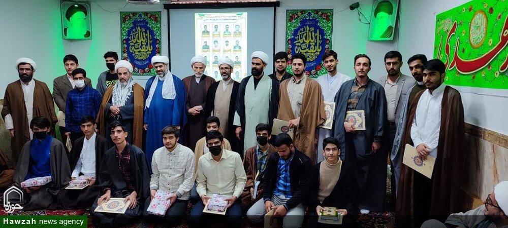 از ممتازین قرآنی مدرسه علمیه امام خمینی(ره) نهاوند تجلیل شد + عکس