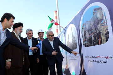 تصاویر/ افتتاح بخش نخست فاز ۲ پالایشگاه آبادان با حضور رئیس جمهور