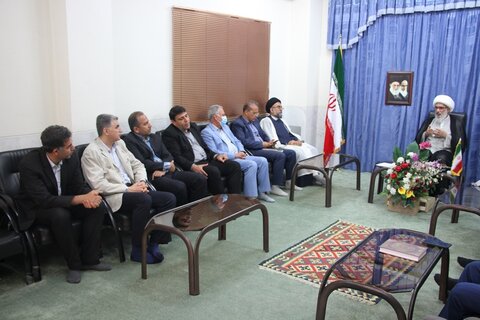 تصاویر/ دیدار جمعی از مسئولین ادارات با امام جمعه بوشهر
