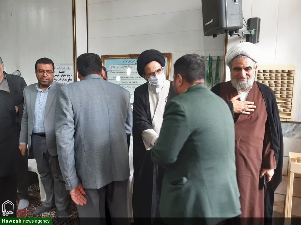 مسئولان در جهت حل مشکلات مردم از هیچگونه کوششی نباید دریغ کنند