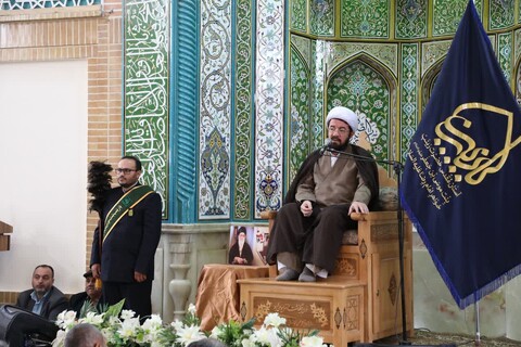 تصاویر/ سلسله جلسات «ظهر بهاری» در حرم زینبیه اصفهان