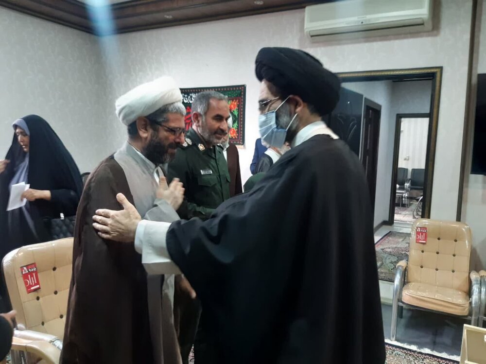 از ظرفیت نخبگان برای تحقق شعار سال استفاده شود