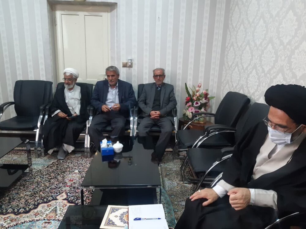 از ظرفیت نخبگان برای تحقق شعار سال استفاده شود