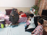 نماینده ولی فقیه در کاشان به دیدار مادر شهیدان بارفروش رفت + عکس
