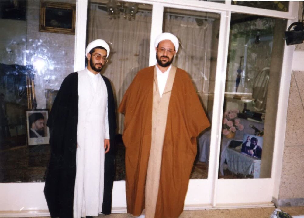 دورهمی طلاب سابق یک مدرسه علمیه بعد از ۲۵ سال + عکس