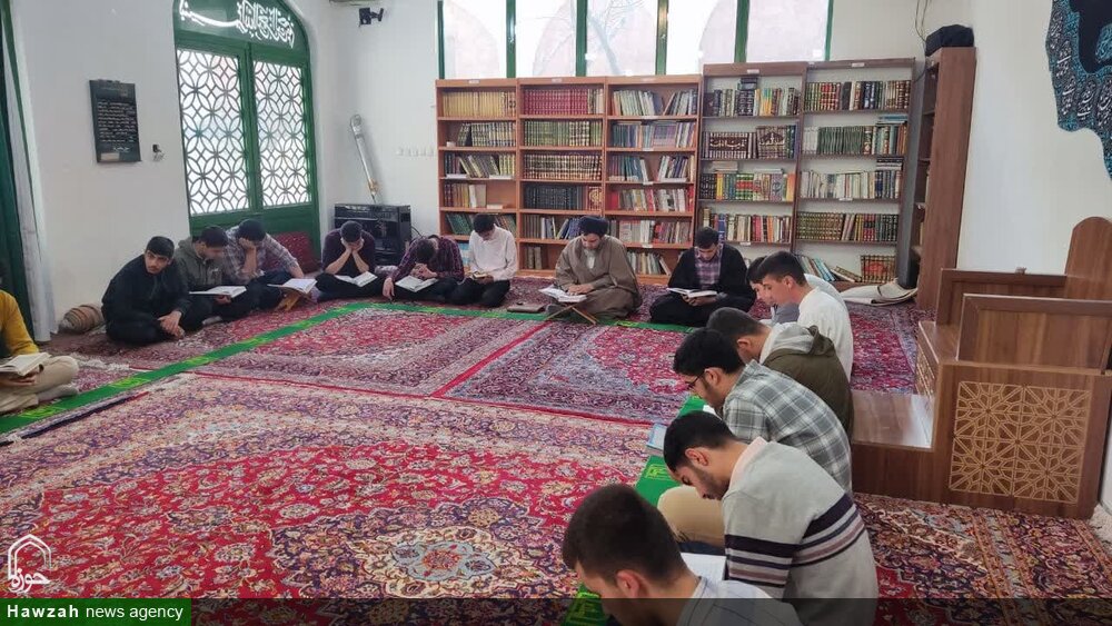 حضور قائم مقام مدیر حوزه علمیه استان در محفل انس با قرآن مدرسه علمیه امام سجاد(ع)