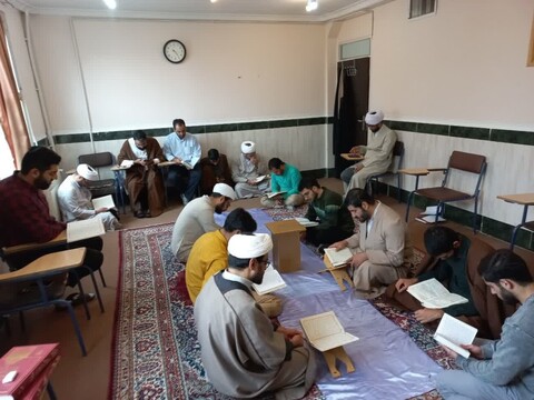 انس با قرآن در مدرسه علمیه سفیران هدایت