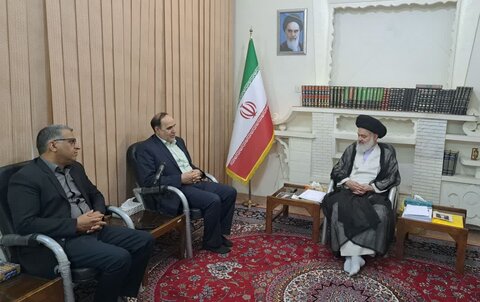 نایب رئیس شرکت مخابرات ایران و آیت الله حسینی بوشهری