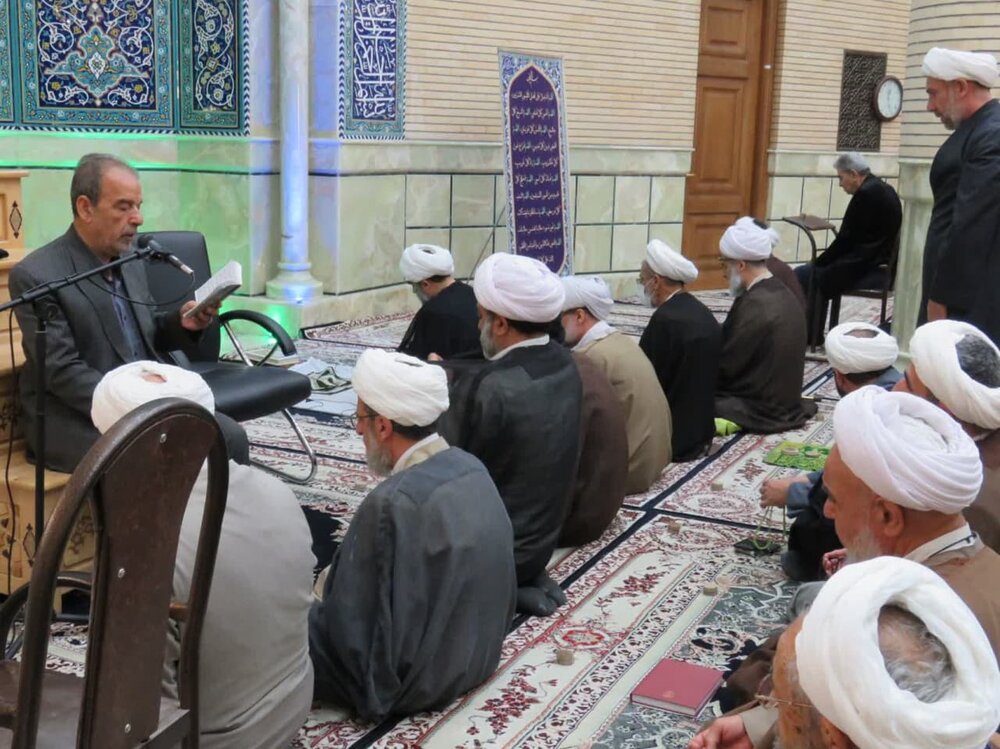 برگزاری برنامه‌های مذهبی در مسجد مرکز فقهی ائمه اطهار (ع) 
