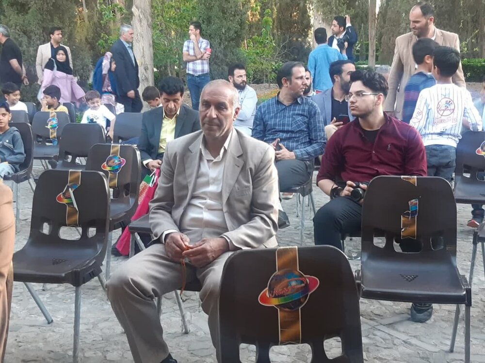 آیین سنتی جزء خوانی آداب «ختم سی پاره قرآن» جوشقان قالی در باغ فین کاشان برگزار شد