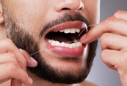 रोज़े की हालत में दांतो की सफाई के लिए इस्तेमाल होने वाले धागा का क्या हुक्म है जिसमें फ्लोराइड और पुदीने का मजा आता हैं