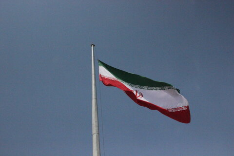 تصاویر/مراسم  اهتزاز پرچم جمهوری اسلامی در پارک غدیر بندرعباس