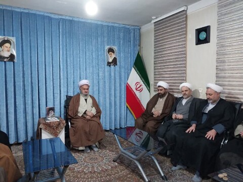 تصاویر/ دیدار مدیر و معاونین حوزه علمیه استان قزوین با نماینده مردم قزوین در مجلس خبرگان رهبری