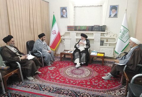 دیدار هیأت رئیسه مجمع نمایندگان طلاب با آیت الله حسینی بوشهری