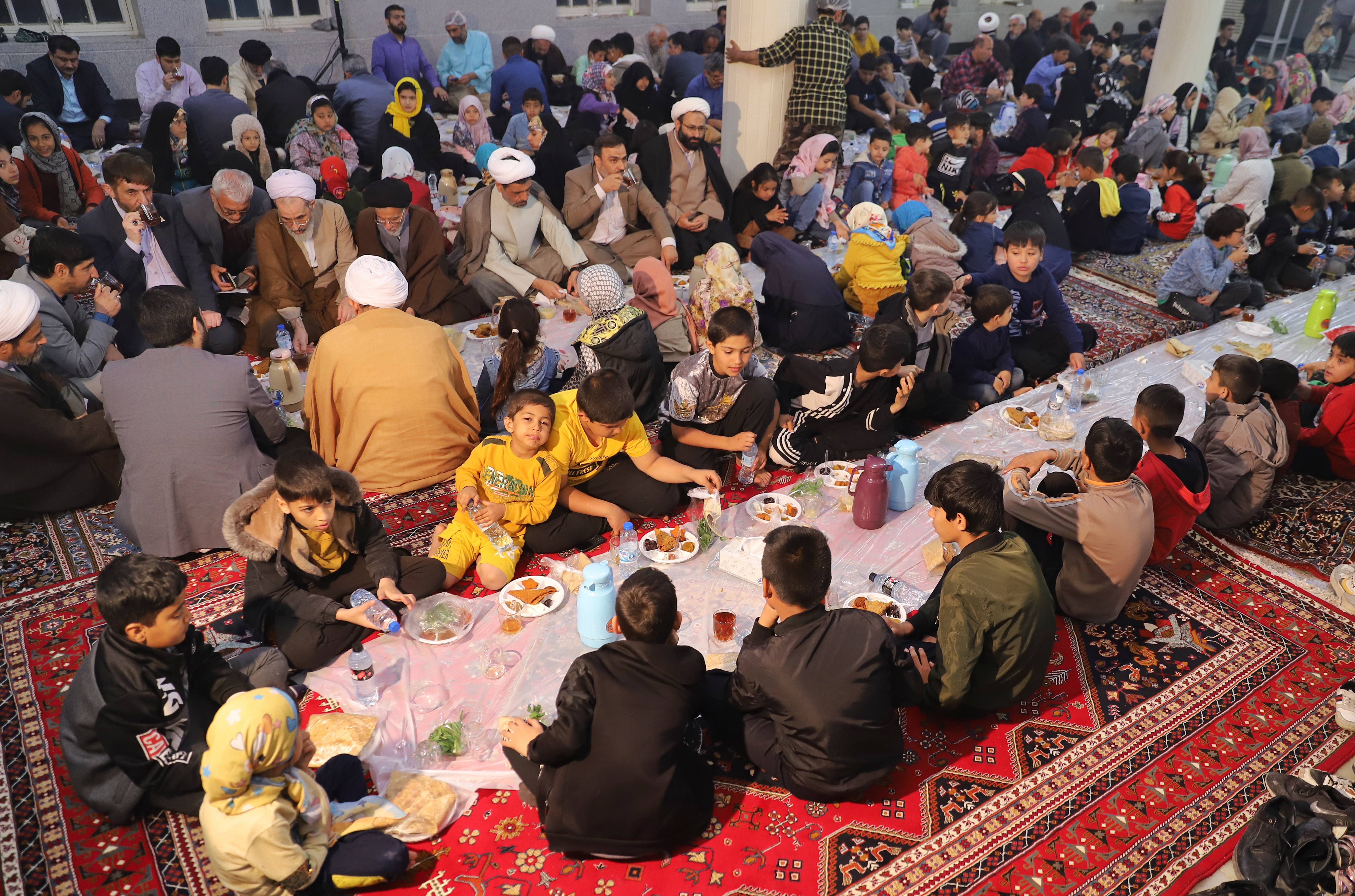 تصاویر/ بازدید آیت‌الله اعرافی از مهمانسرا و آشپزخانه مسجد مقدس جمکران