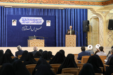 تصاویر / محفل انس با قرآن در ماه مبارک رمضان با حضور نماینده ولی فقیه در استان قزوین