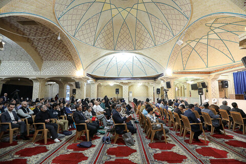 تصاویر / محفل انس با قرآن در ماه مبارک رمضان با حضور نماینده ولی فقیه در استان قزوین