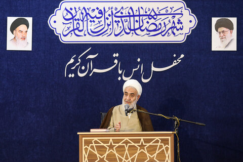 تصاویر / محفل انس با قرآن در ماه مبارک رمضان با حضور نماینده ولی فقیه در استان قزوین