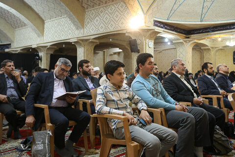 تصاویر / محفل انس با قرآن در ماه مبارک رمضان با حضور نماینده ولی فقیه در استان قزوین
