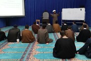 تصاویر/ نشست علمی در مدرسه علمیه امام خامنه‌ای ارومیه