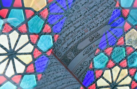 تصاویر| محفل انس با قرآن کریم و جلسه تفسیر قرآن با حضور امام جمعه شیراز در مسجد نصیرالملک