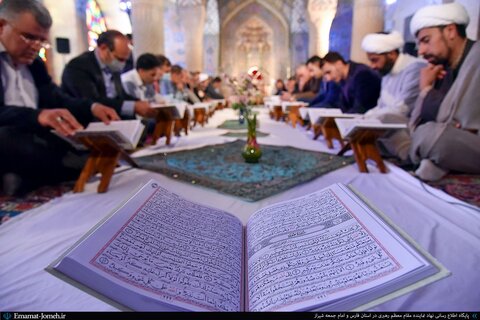 تصاویر| محفل انس با قرآن کریم و جلسه تفسیر قرآن با حضور امام جمعه شیراز در مسجد نصیرالملک