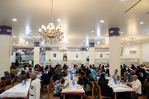 برپایی سفره افطار در مهمانسرای حضرتی حرم حضرت معصومه(س)