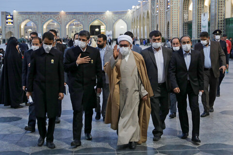 تصاویر/ بازدید تولیت آستان قدس رضوی از سفره‌های اکرام حرم مطهر
