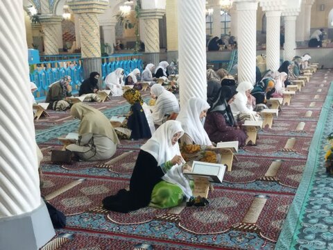 تصاویر/مراسم معنوی جزءخوانی قرآن کریم در مسجد جامع شهر سنندج