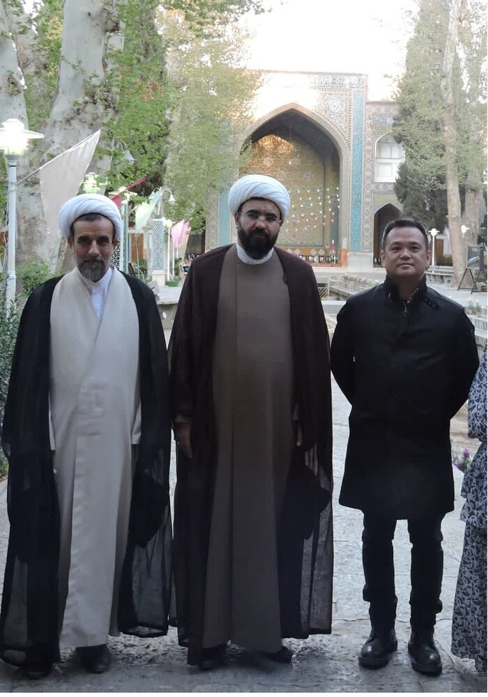 جوان آلمانی در مدرسه علمیه امام صادق چهارباغ اصفهان مسلمان شد + عکس