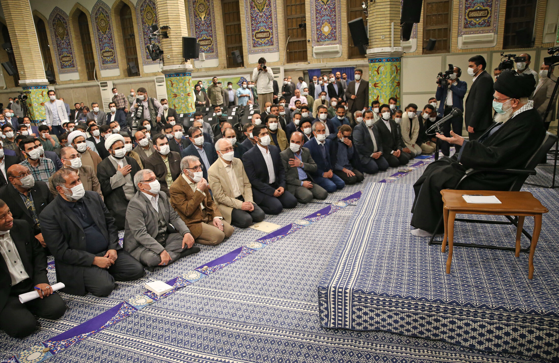 تصاویر/ دیدار جمعی از شاعران و استادان زبان و ادب پارسی با رهبر معظم انقلاب