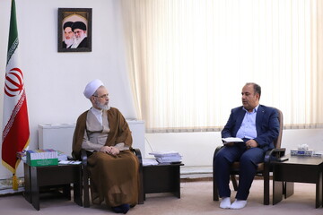 در نیمه شعبان ۱۶۰ هکتار از اراضی را با اجازه  مردم  به عنوان پارکینگ تجهیز کردیم